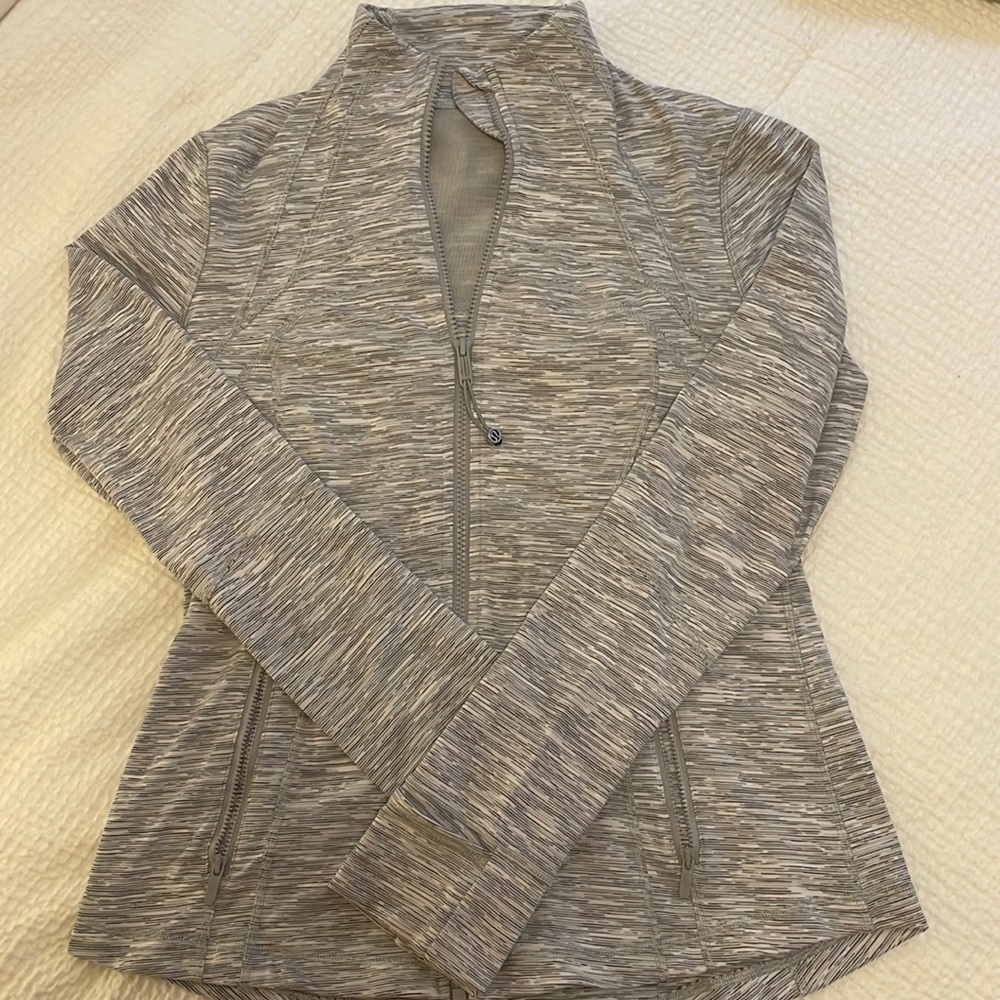 Lululemon Define Jacket, Gray & White. Wonderful condition! SIZE 10